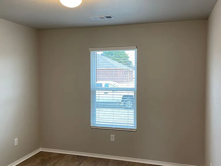 3809 Travers Ln — Photo 10