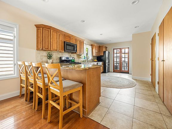 2nd image of 2047 E 54th St