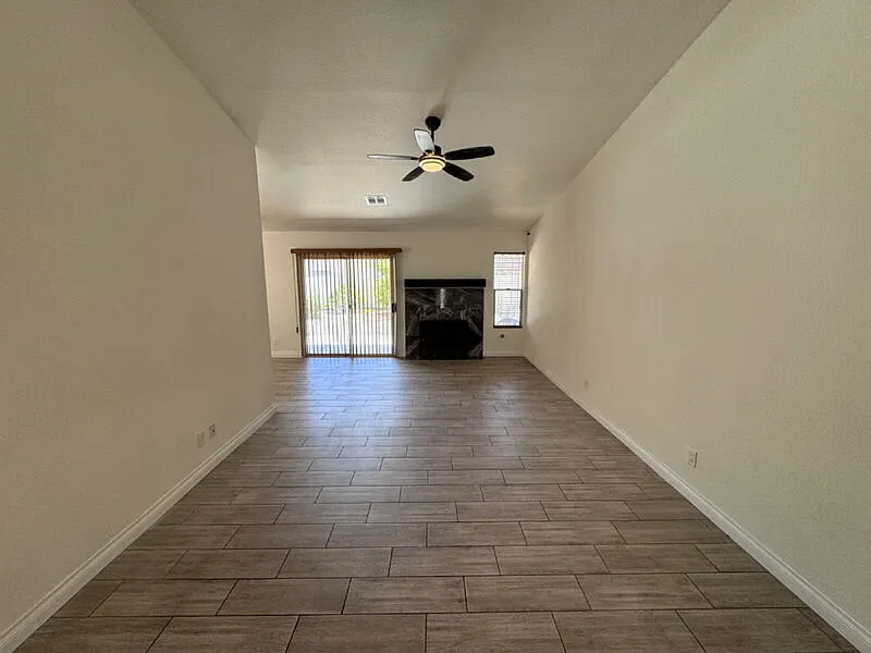3 bed, 2.0 bath, 1286 sqft, $1,850 — Photo 3