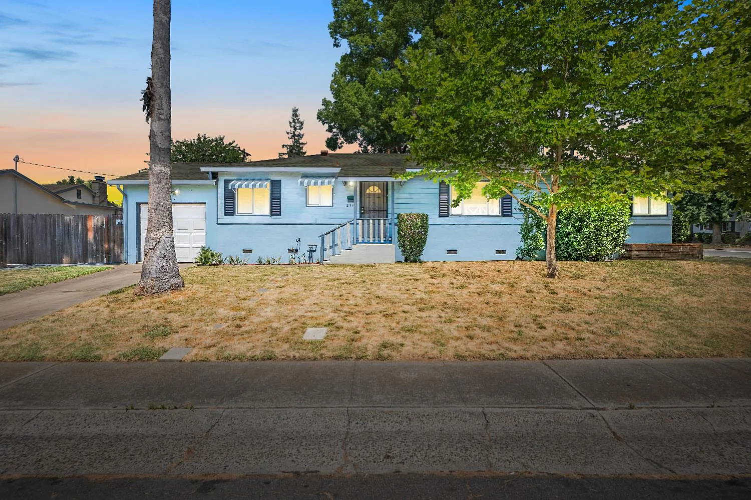 2349 Thores St photo 1