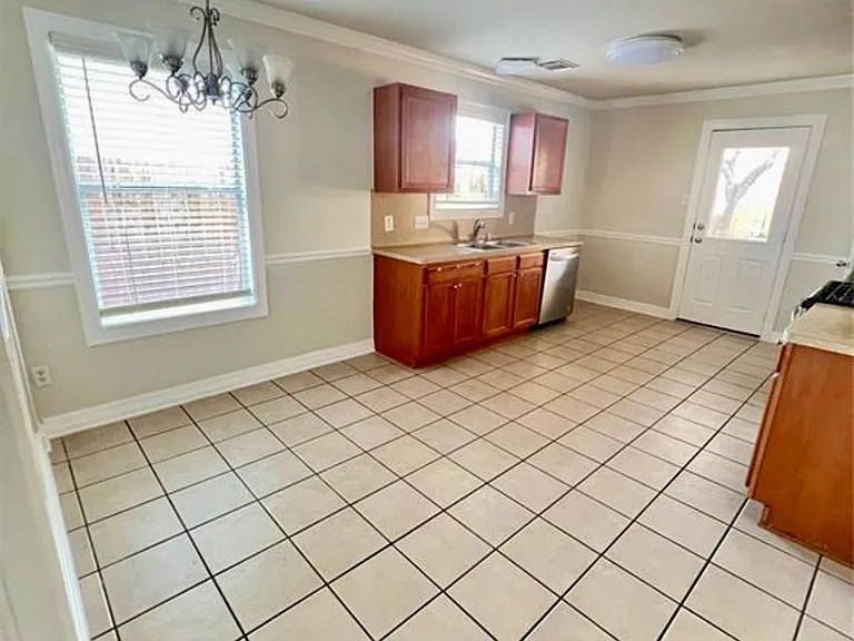 1614 York Creek Dr — Photo 2