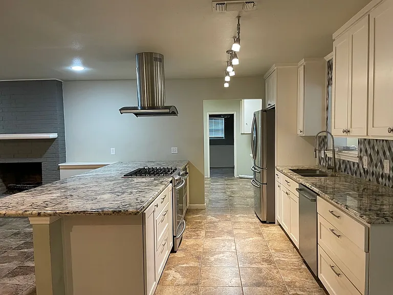 1360 Poppy Ln — Photo 8