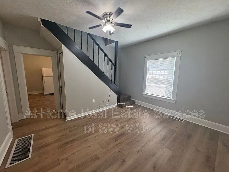 3 bed, 2.0 bath, 1200 sqft, $1,180 — Photo 2