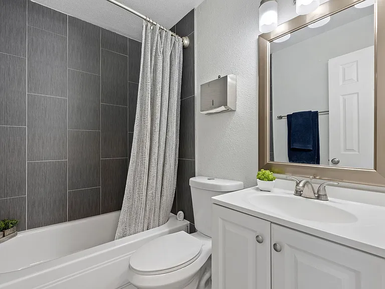 Phoenix Apartments — Photo 2