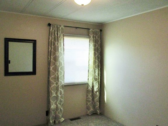 2nd image of 102 Hemlock Dr