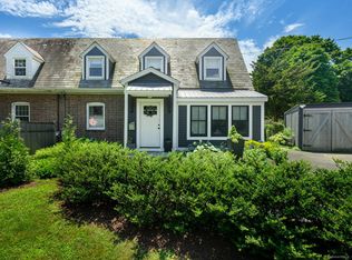 17 Meadowbrook Rd, Fairfield, CT 06824