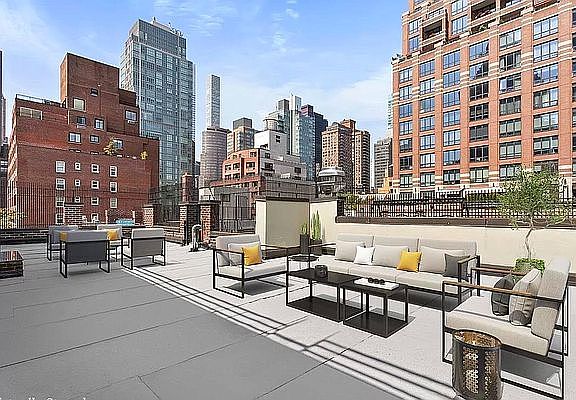 4th image of 361 E 50th St
