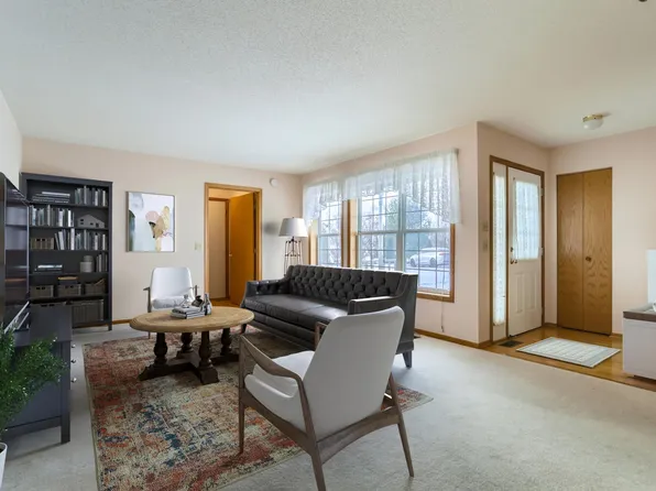 6890 Inverness Trl, Inver Grove Heights, MN 55077