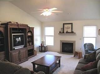 2nd image of 2048 Robbins Rd