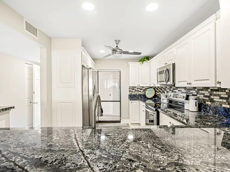 4141 Ocean Dr #208 — Photo 21