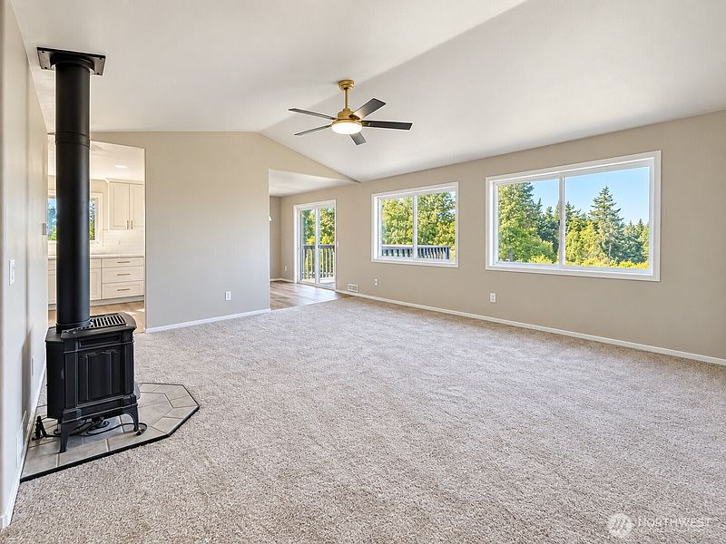 3rd image of 933 James Way