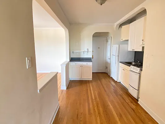 Rented by Best Service Realty Corp | media 4