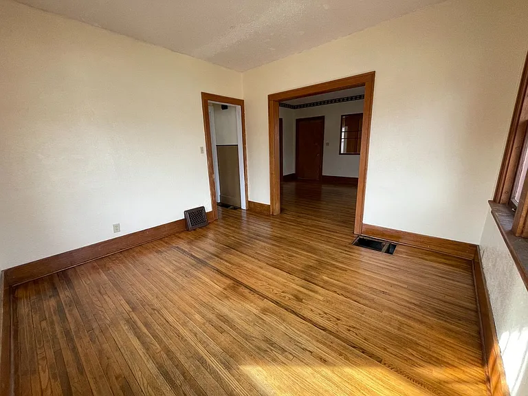 801 W 5th Ave — Photo 4