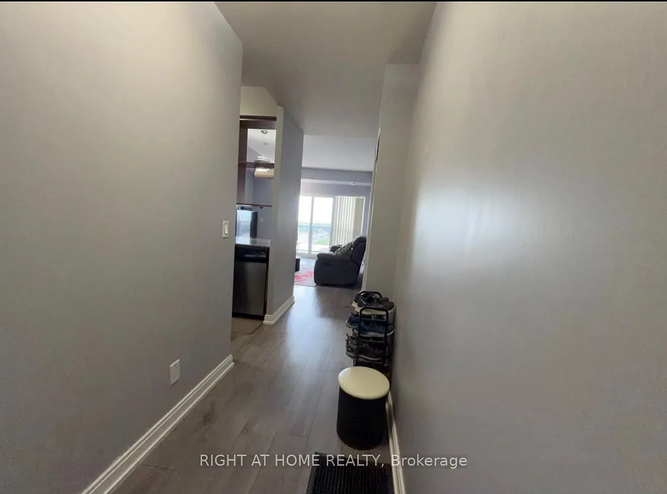 181 Village Green Sq — Photo 1
