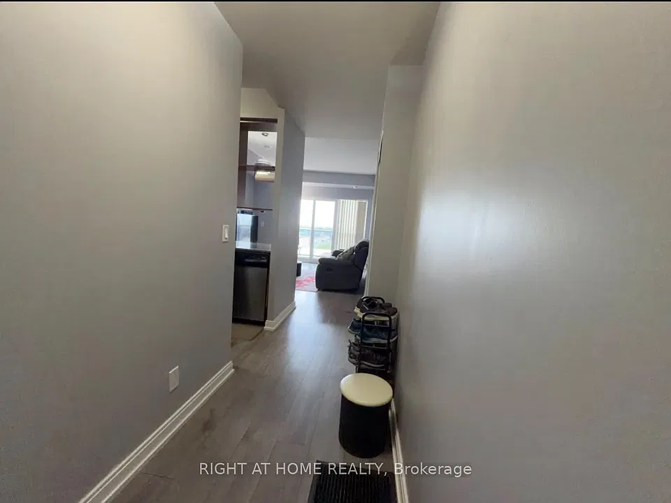 181 Village Green Sq #1221