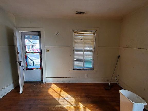 2nd image of 112 Williams St