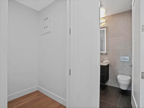 21-31 Shore Boulevard image 10 of 17