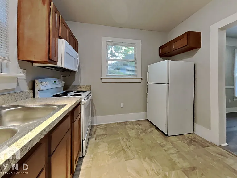 2963 Spencer St — Photo 5