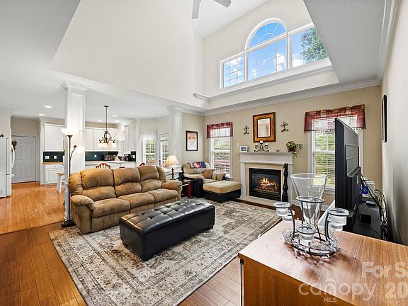 5th image of 1845 Mountain Trail Dr