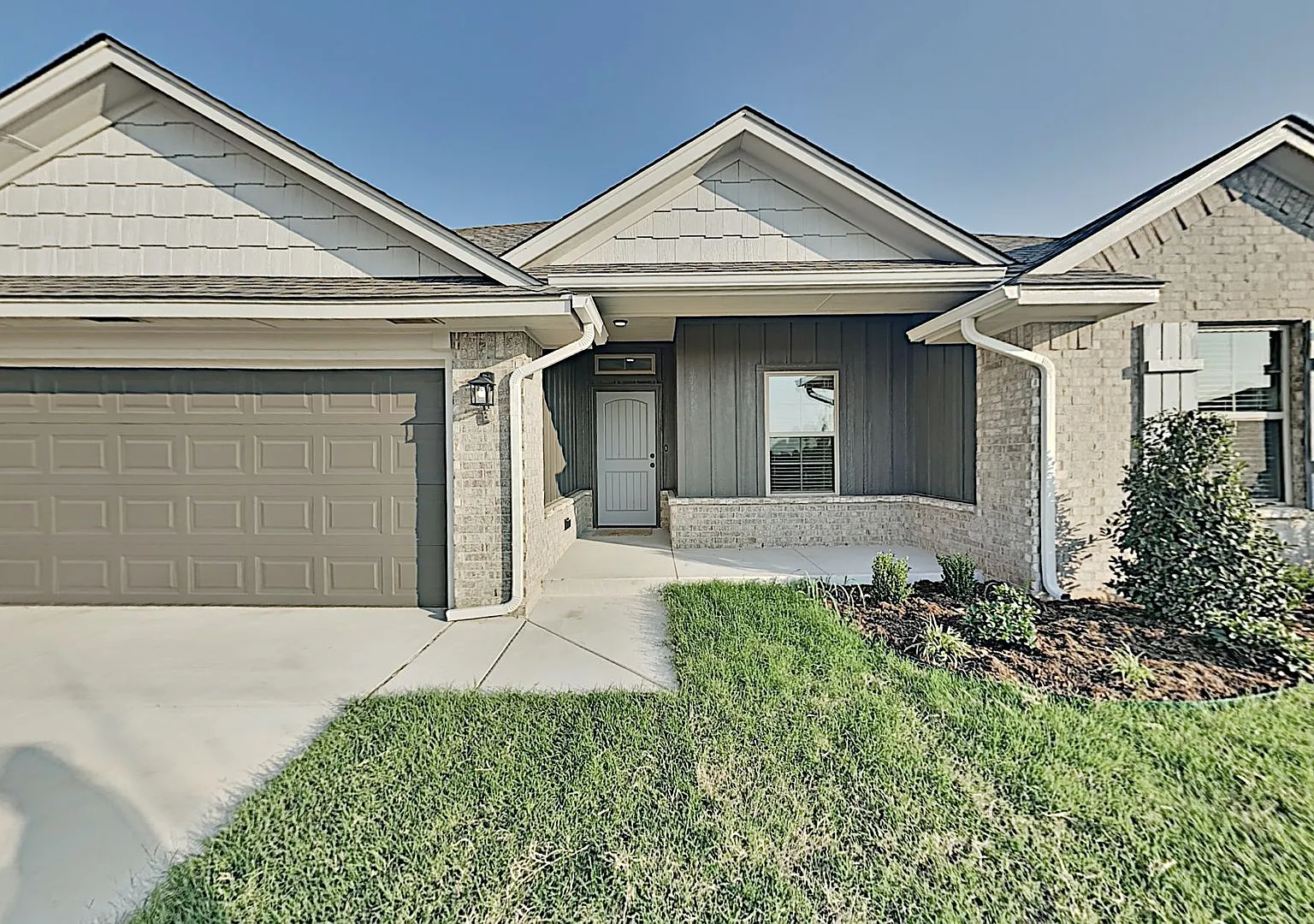 Luxury 4 Bedroom 2 Bathroom Home in Putnam City Schools — Photo 2