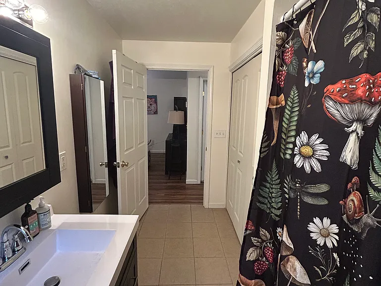 944 Hudson Rd — Photo 10