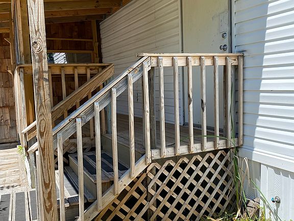 5th image of 1209 Canary Dr