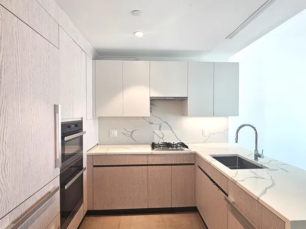 133-27 39th Avenue image 2 of 13