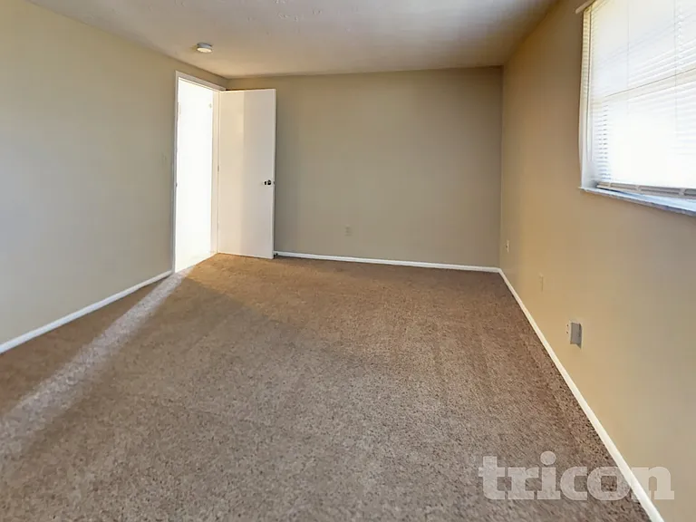 3327 Seffner Dr — Photo 5