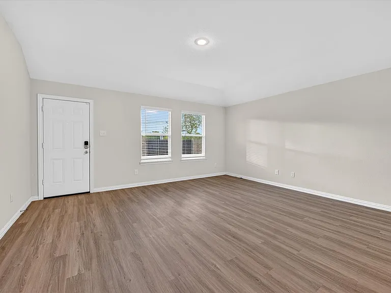 102 Goel St — Photo 3