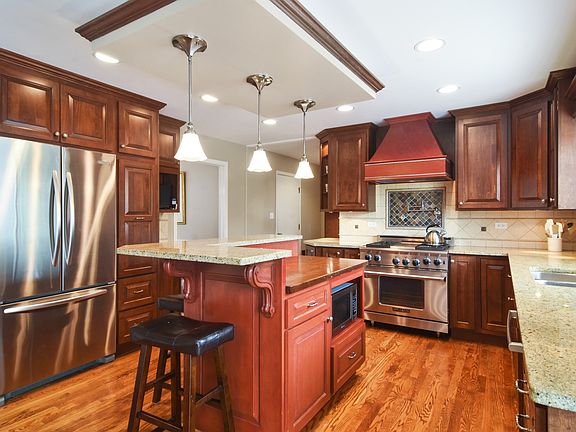 4th image of 833 S Willow Walk Dr