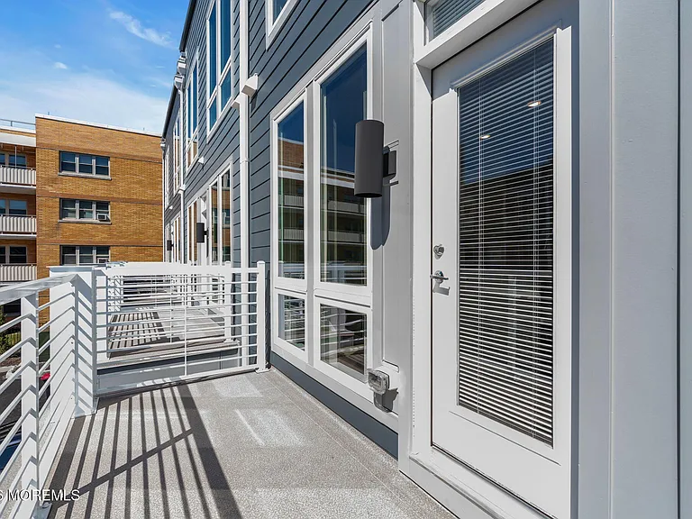 1403 N Kingsley St #210 — Photo 23