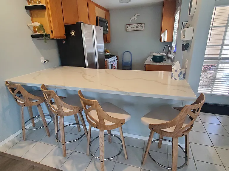 Breakfast bar and Kitchen