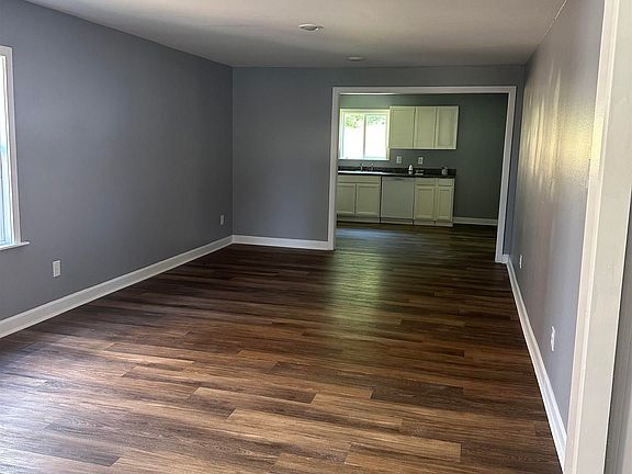 3rd image of 2207 W Long 17th St
