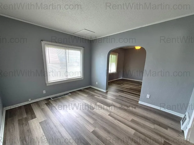 310 N Frederick Ave — Photo 2