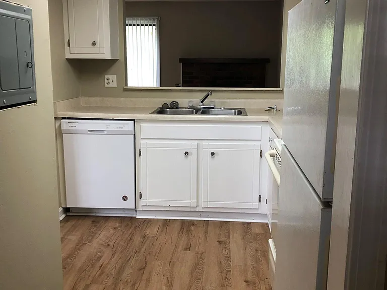 1241 N Graycroft Ave — Photo 6