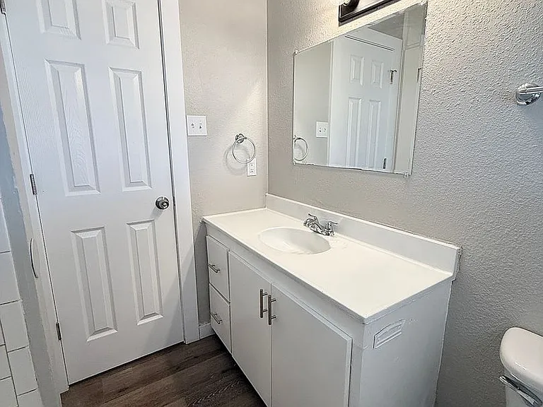 1732 E Dartmouth St — Photo 17