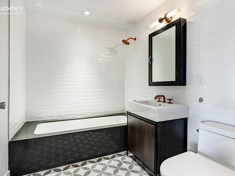 630 Lorimer St #301 — Photo 6