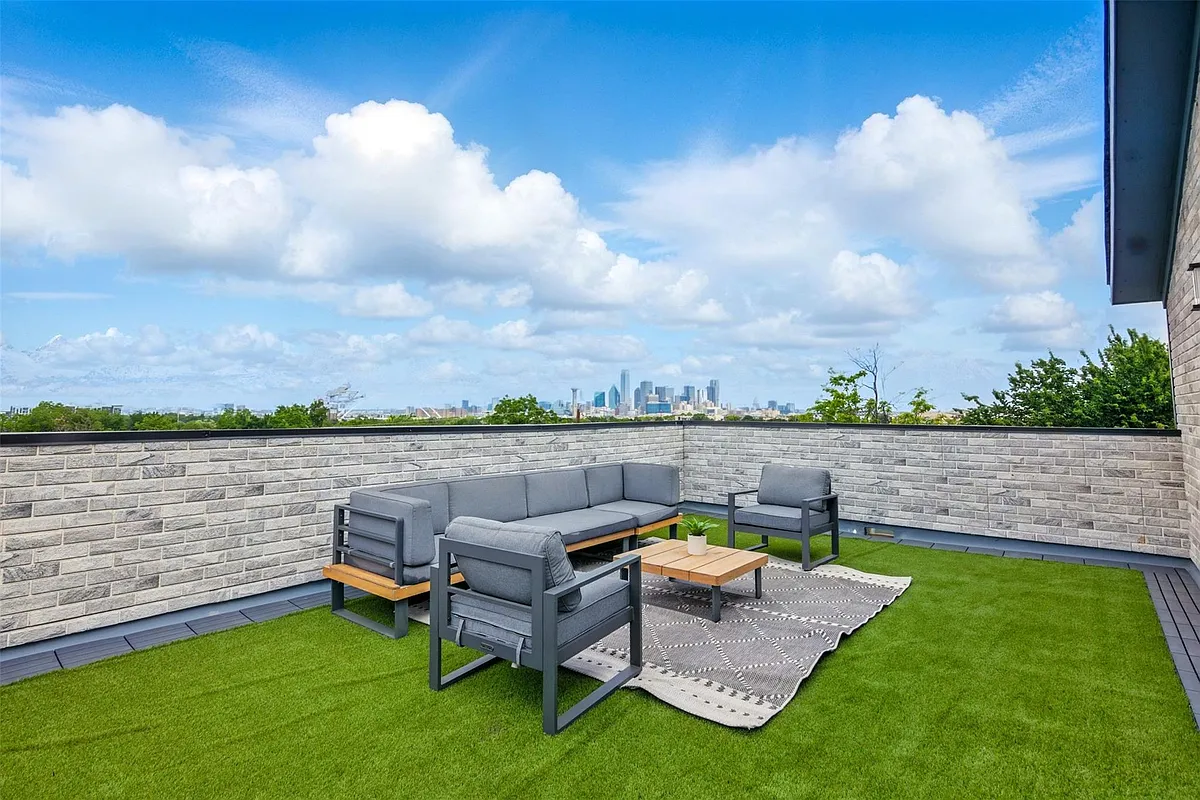 Building Photo - 430 E 8th St #106