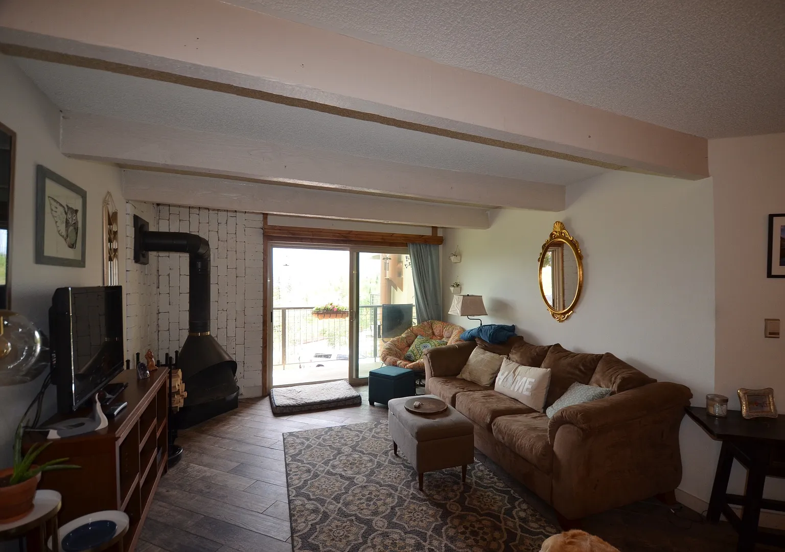 Updated Unit! Great Views! Year lease! — Photo 1