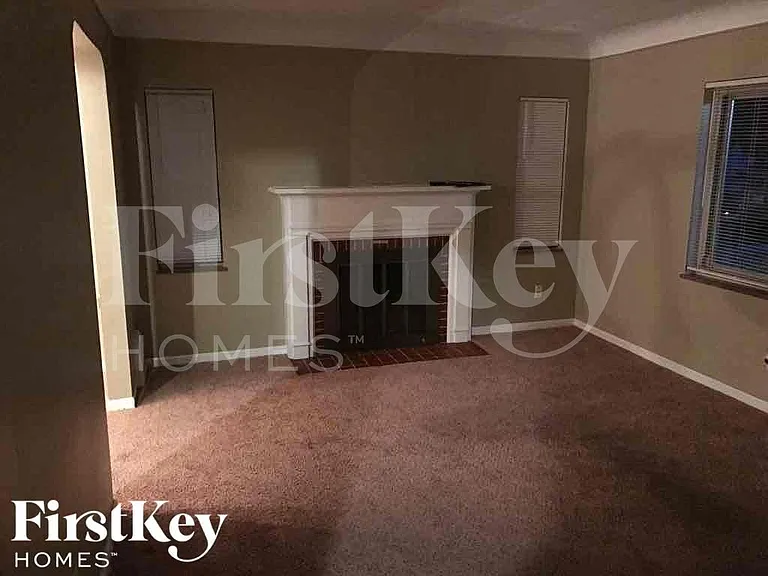 1494 Clovernoll Dr — Photo 2