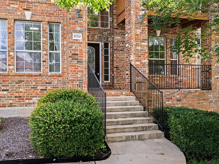 10700 Pointe View Dr — Photo 4