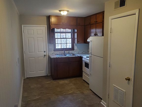 4th image of 2858 Rosehill St APT 8