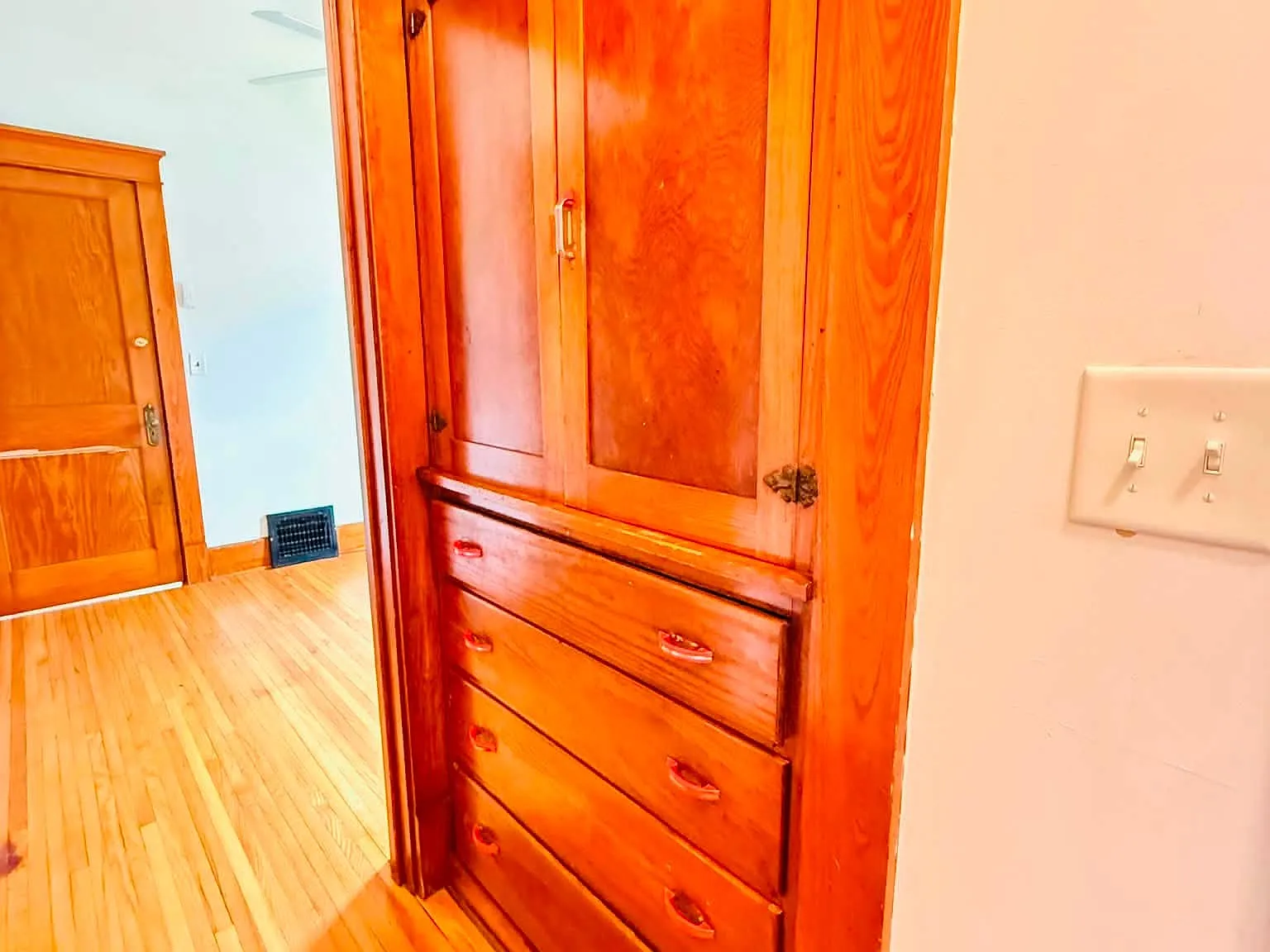5 bed, 1280 sqft, $1,700 — Photo 4