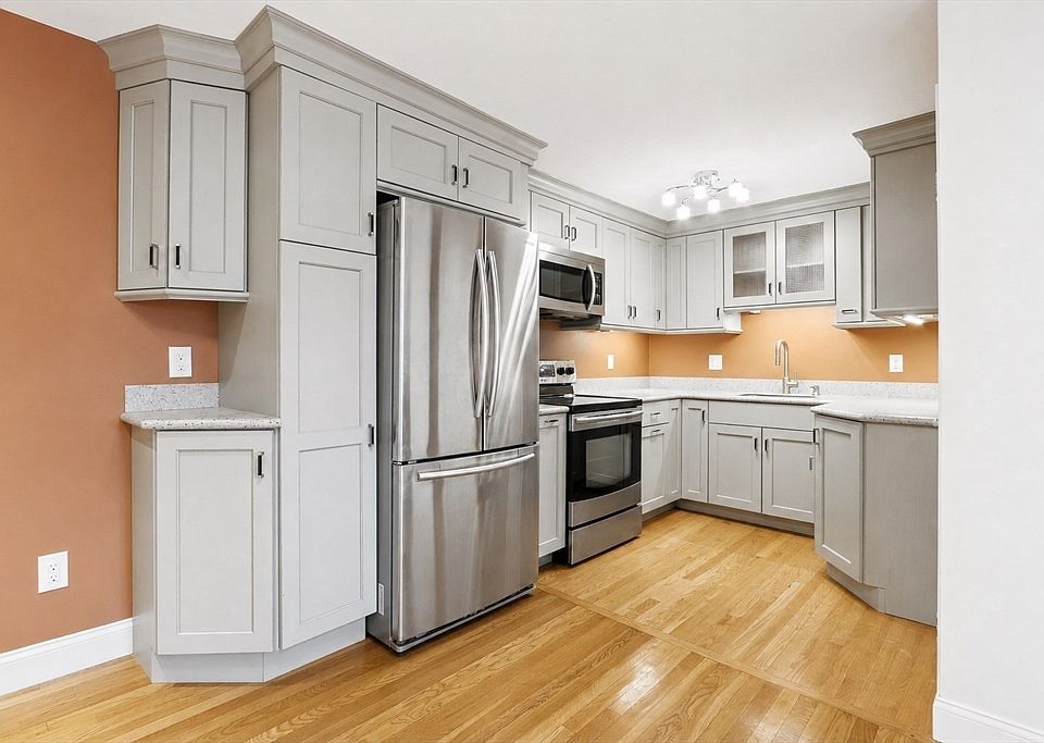 1st image of 8 Riverside St APT 3