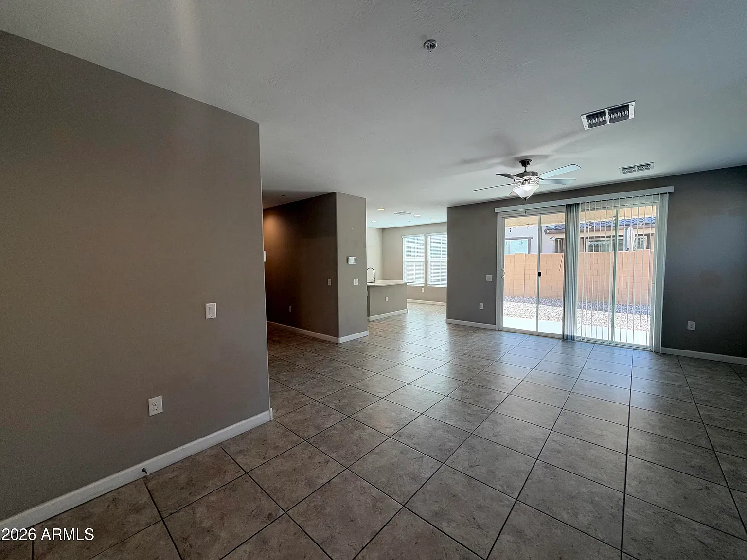 4 bed, 2.5 bath, 1969 sqft, $2,395 — Photo 4