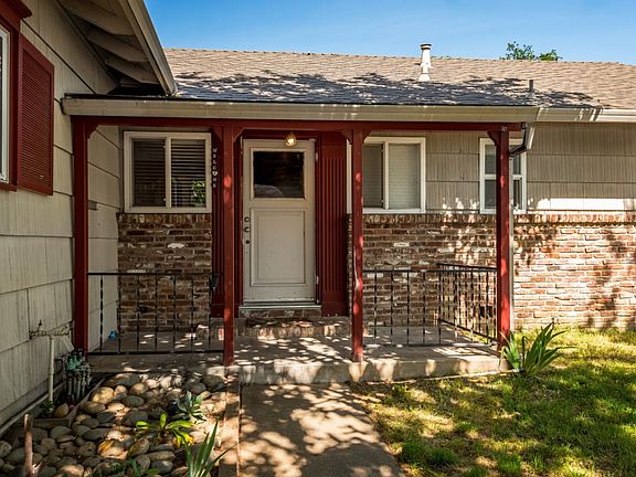 4th image of 6101 Woodoaks Ct