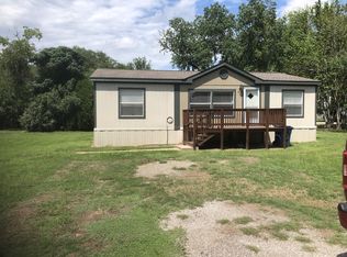 2107 Smith St, Waller, TX 77484