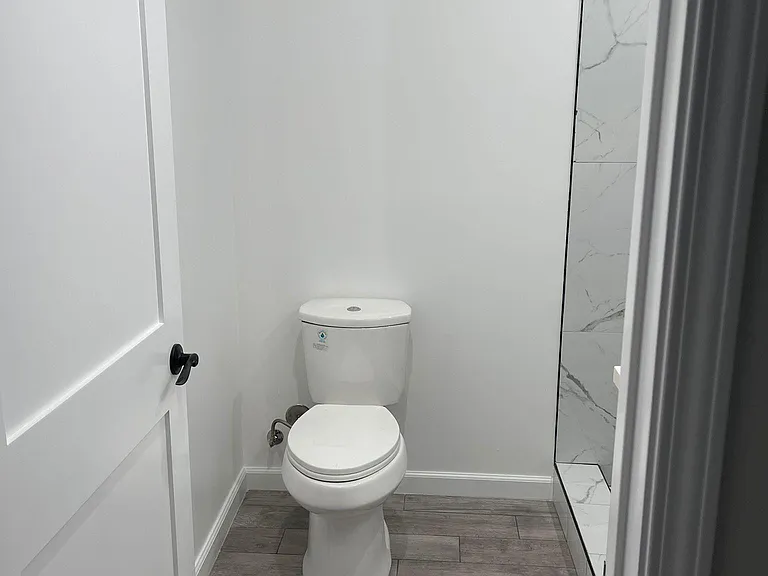 9733 Omelveny Ave — Photo 6