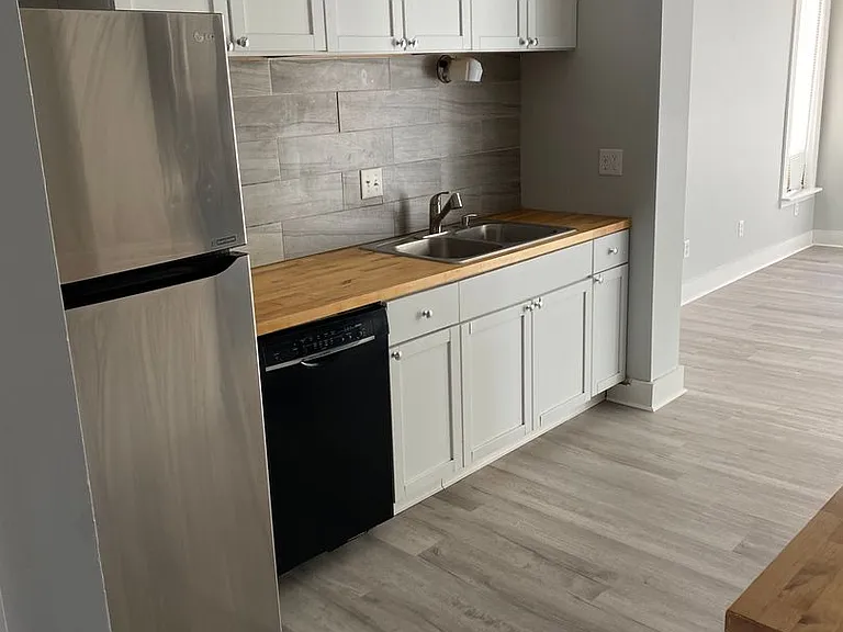 425 E 16th Ave — Photo 8