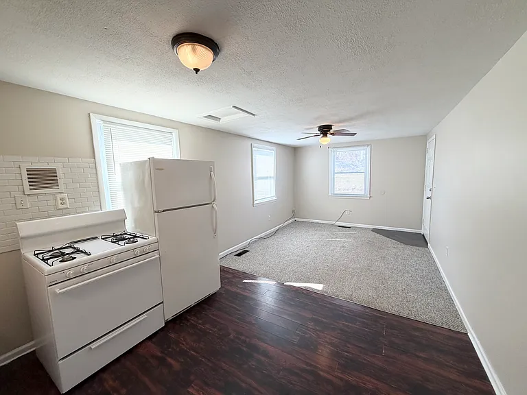 345 Park St #1 — Photo 4